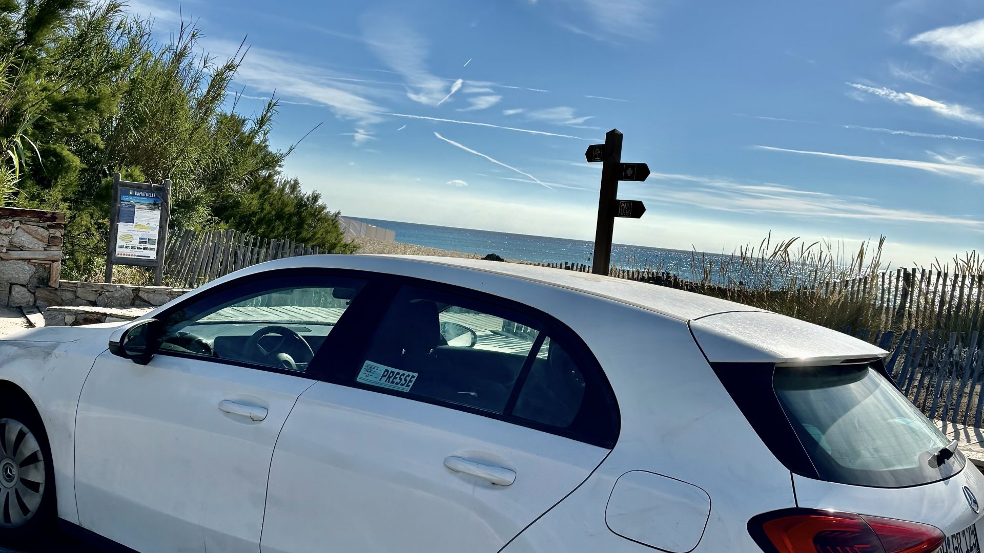 Mercedes Benz am Strand