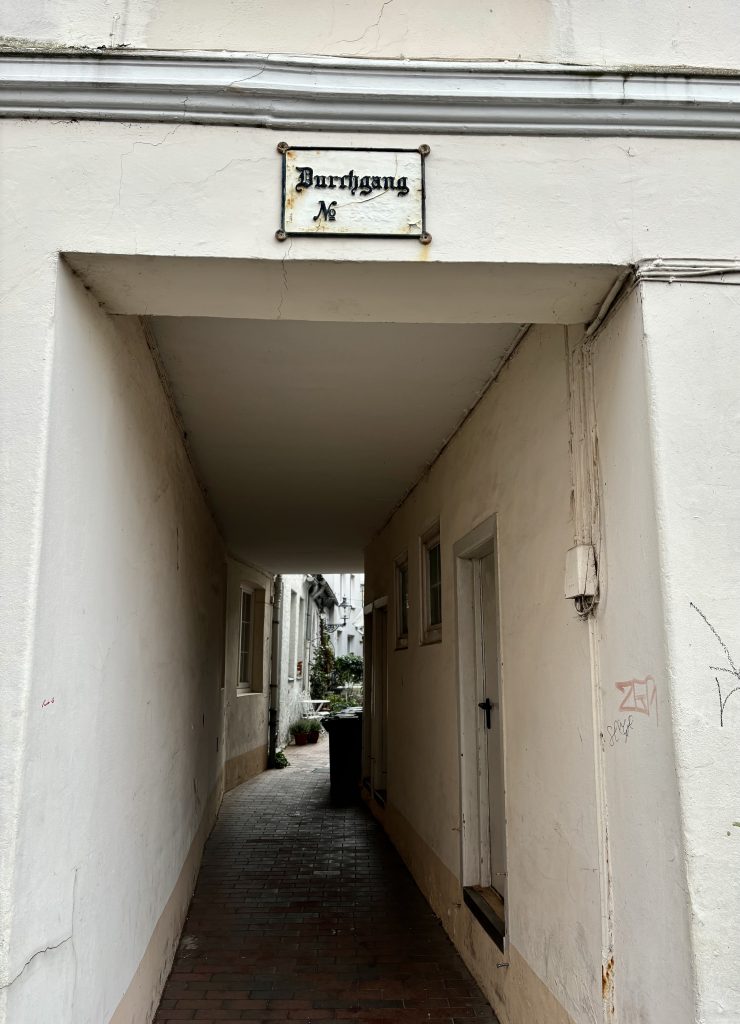 Gang in Lübeck