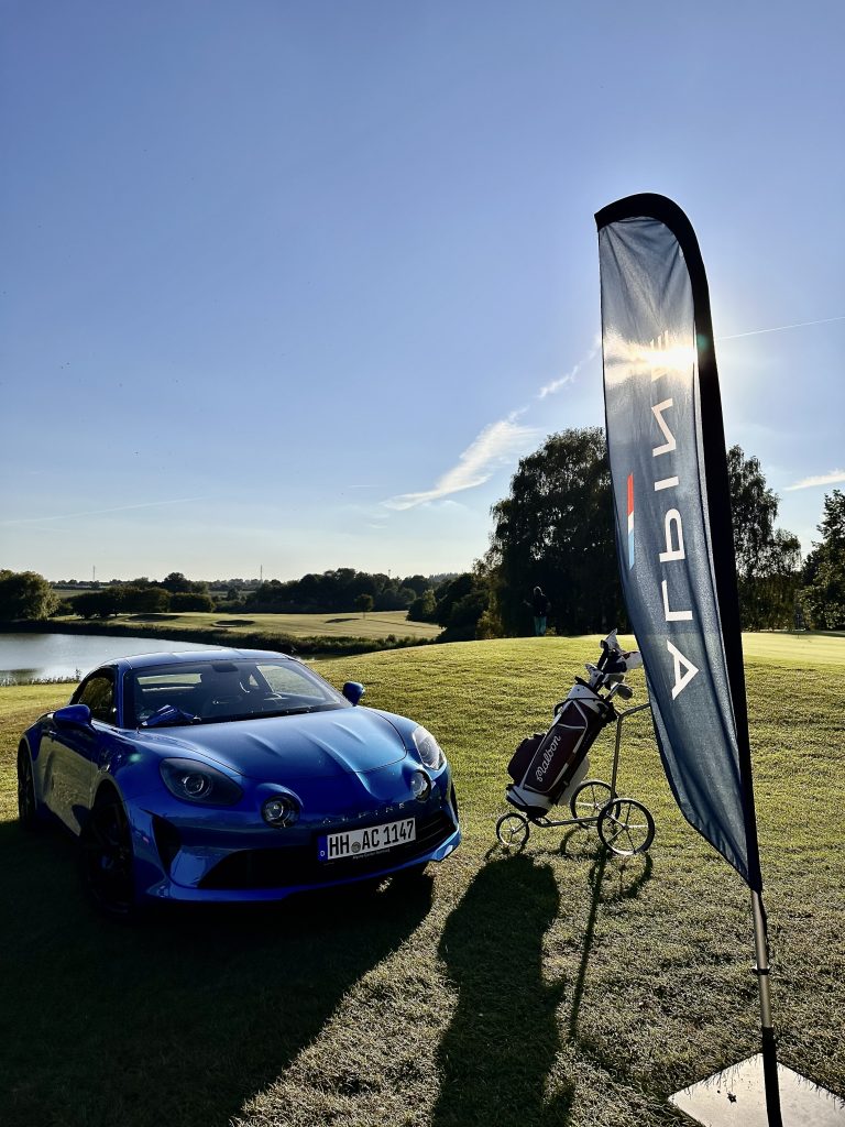 Sportwagen auf dem Golfplatz Overdiek am Timmendorfer Strand