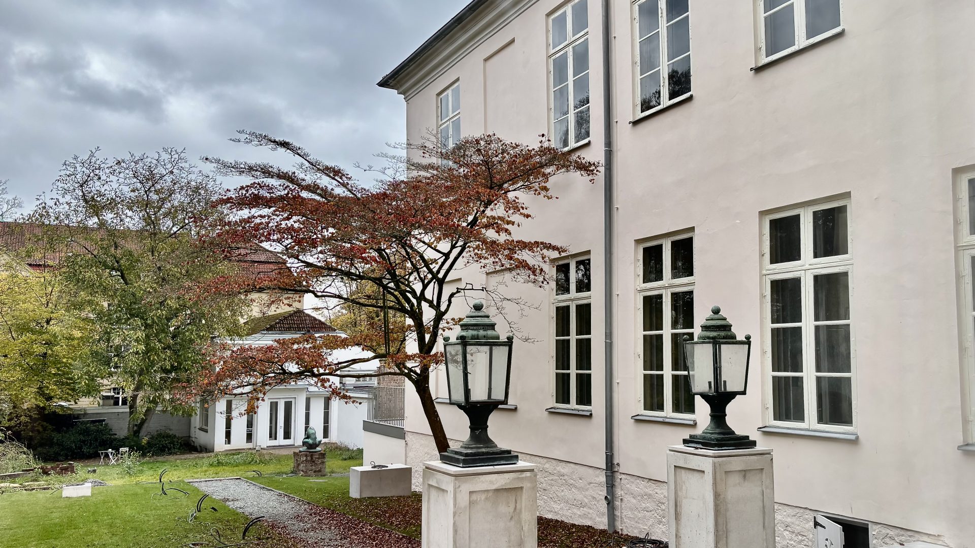 Blick in den Garten des Lübecker Behnhaus