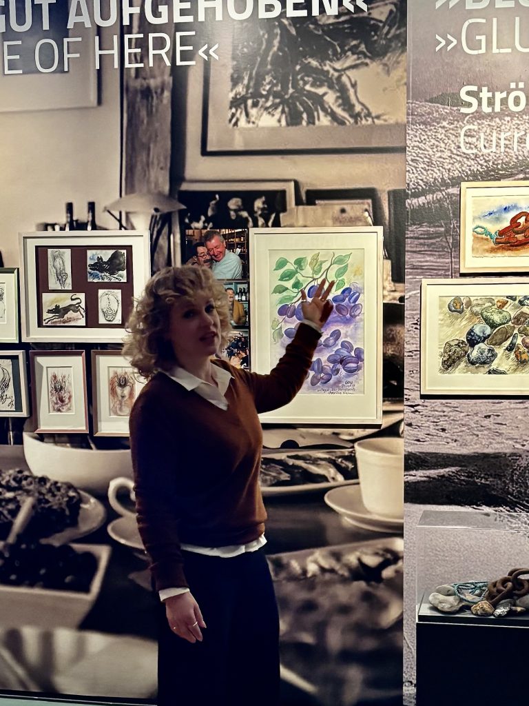 Kuratorin Jutta Widmer