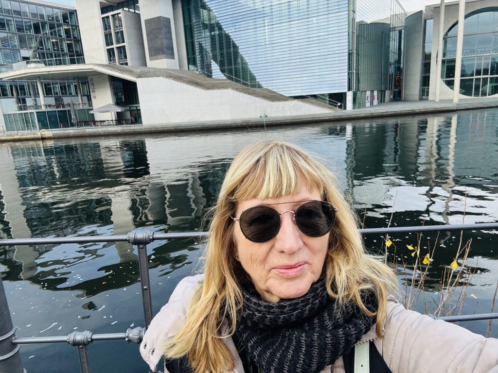 K.S. Wagner am Deutschen Bundestag an der Spree
